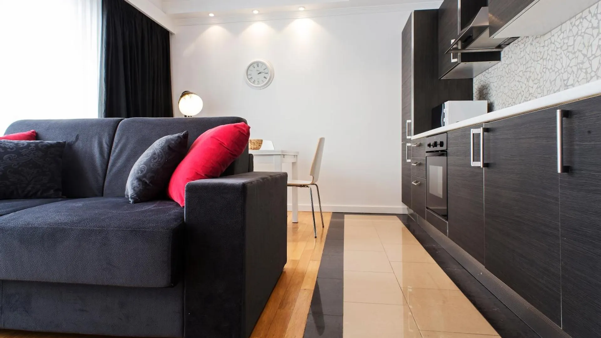 The Queen Luxury Apartments - Villa Fiorita Lussemburgo 0*,